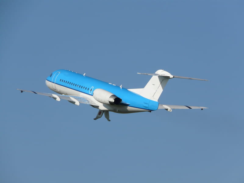 Flugzeug startet in Richtung Japan