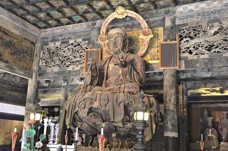 Buddha Statue im Kenchoji Tempel Kamakura