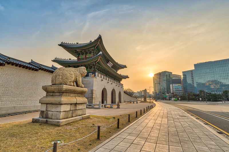 Korea, Japan & Taiwan – Gwanghwamun-Tor in Seoul
